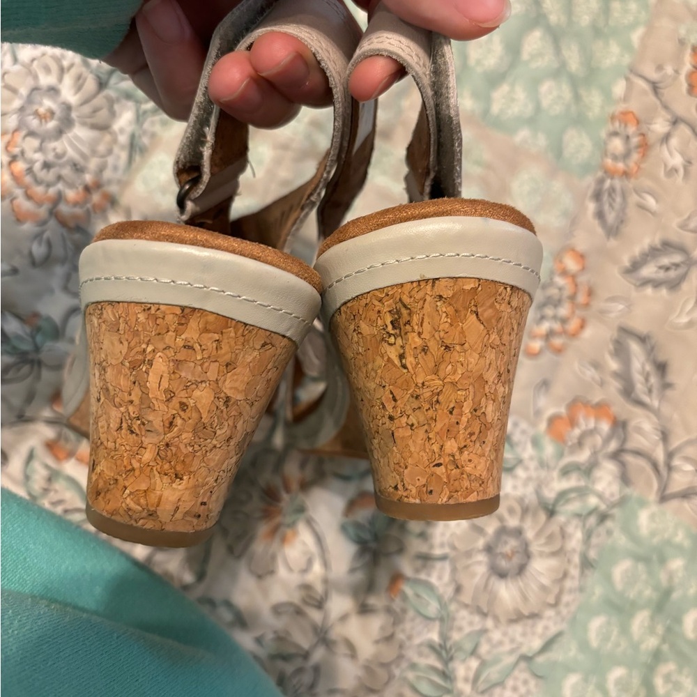 Cobb Hill brand new beige wedge sandals - Picture 4 of 10